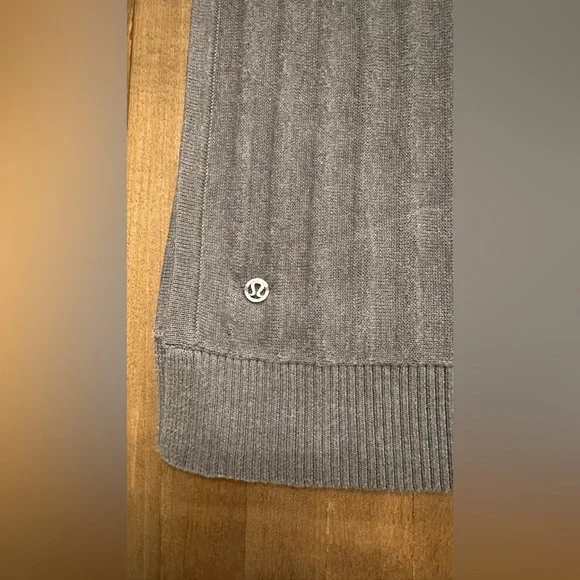 💙 Lululemon Forward Flow Poncho 💙 - Picture 4 of 6